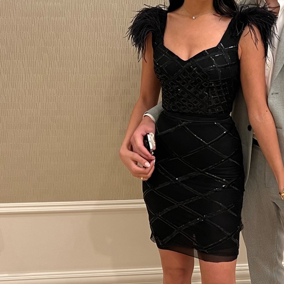 Black sequenced feather dress - Picture 3 of 3